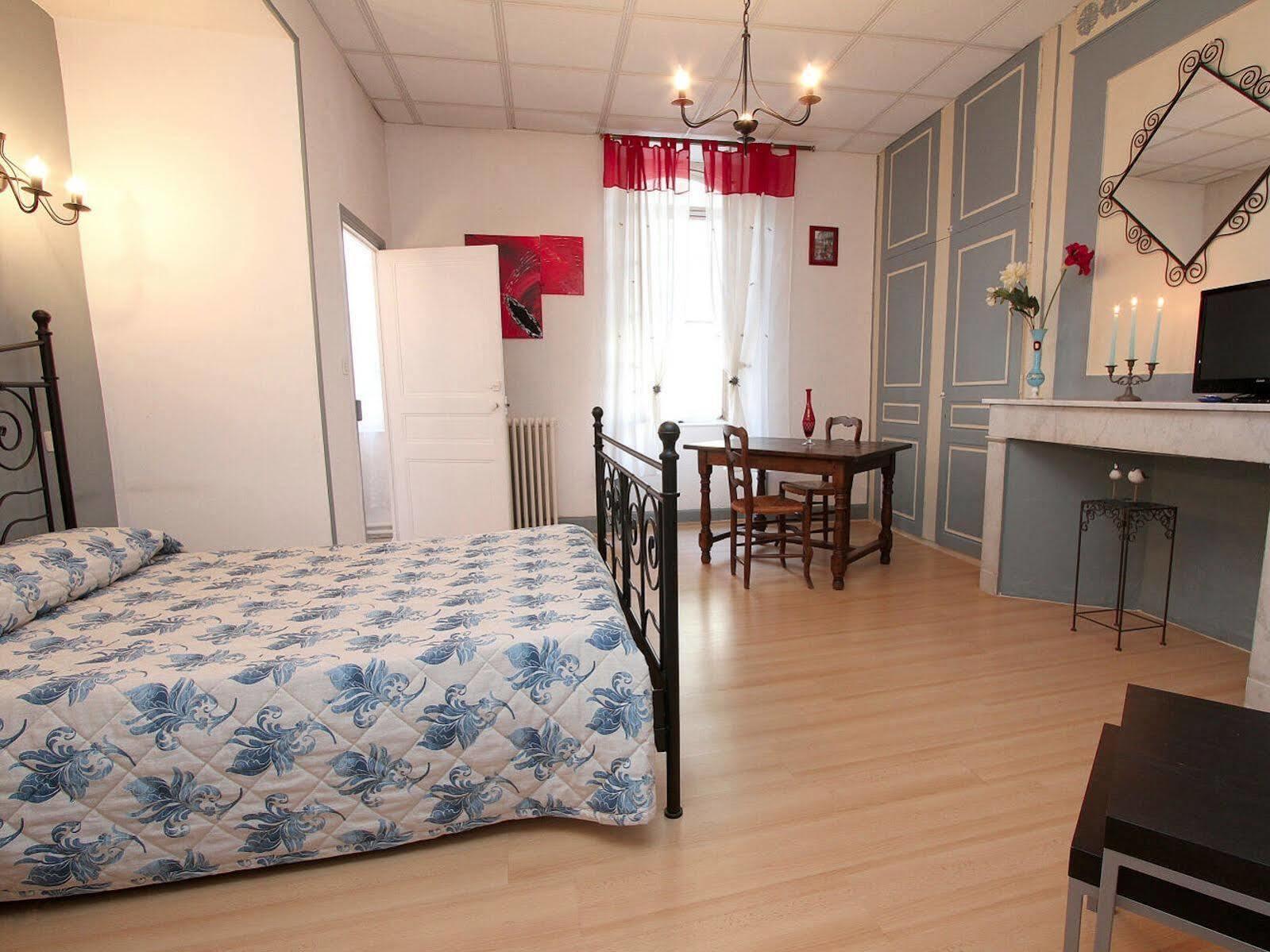 Logis Hotel Le Prieure Bourg-Saint-Andéol Exteriér fotografie